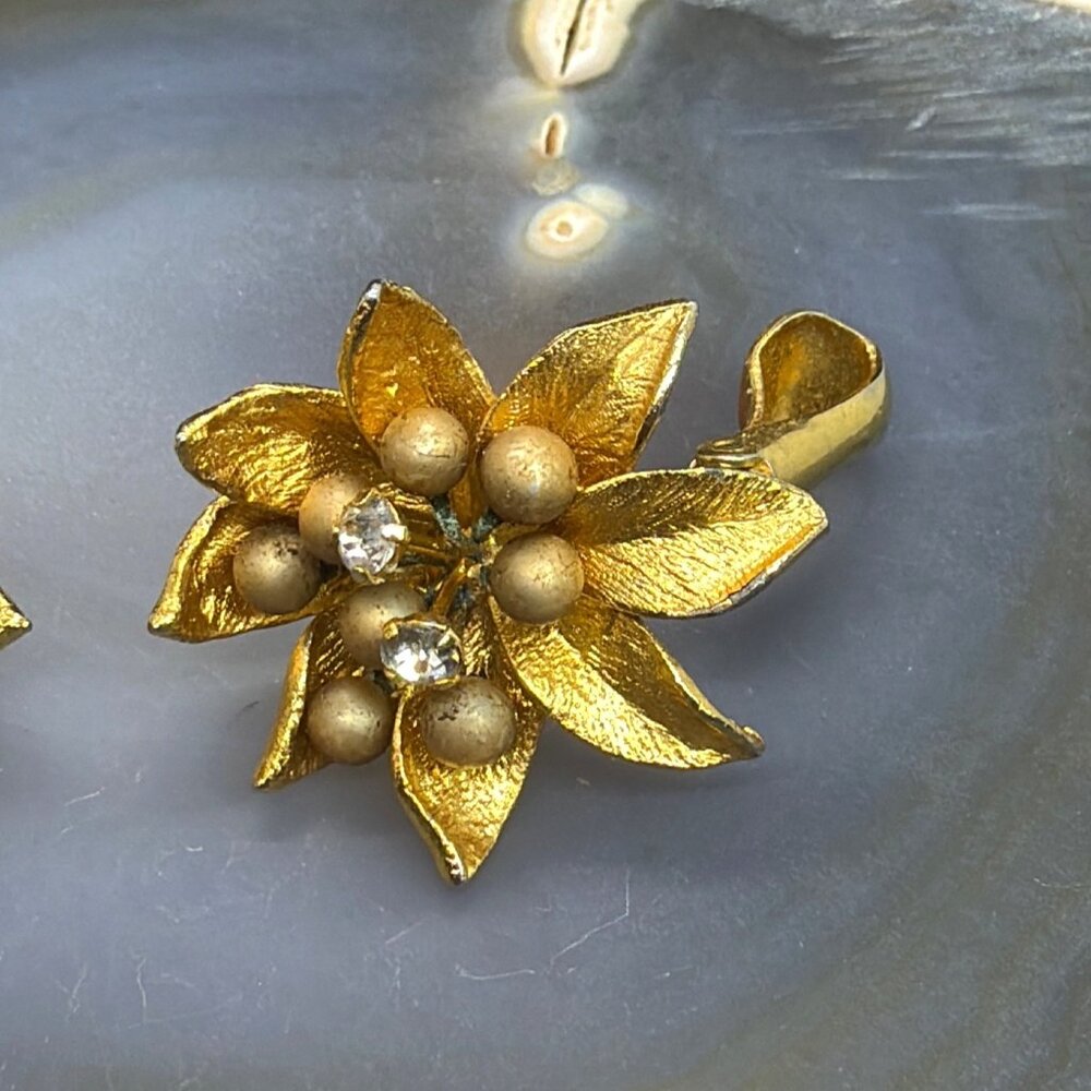 VTG MCM 1950s 3D Floral Clip On Earrings Faux Pearl Rhinestone Layered Flower - Picture 9 of 16